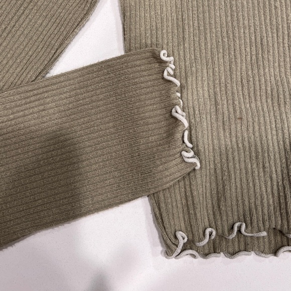 Oak + Fort ribbed cropped tee with ruffles - Picture 3 of 4